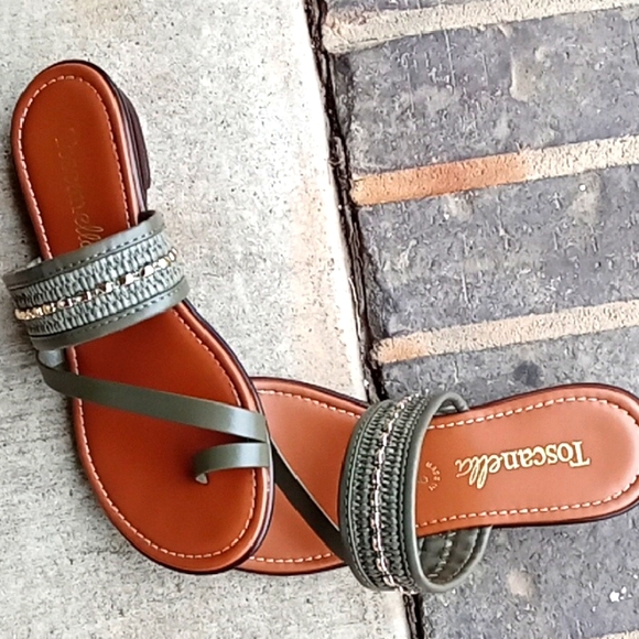 Shoes - Toscanella 8.5 Made In Italy Loop Toe Green Sandals